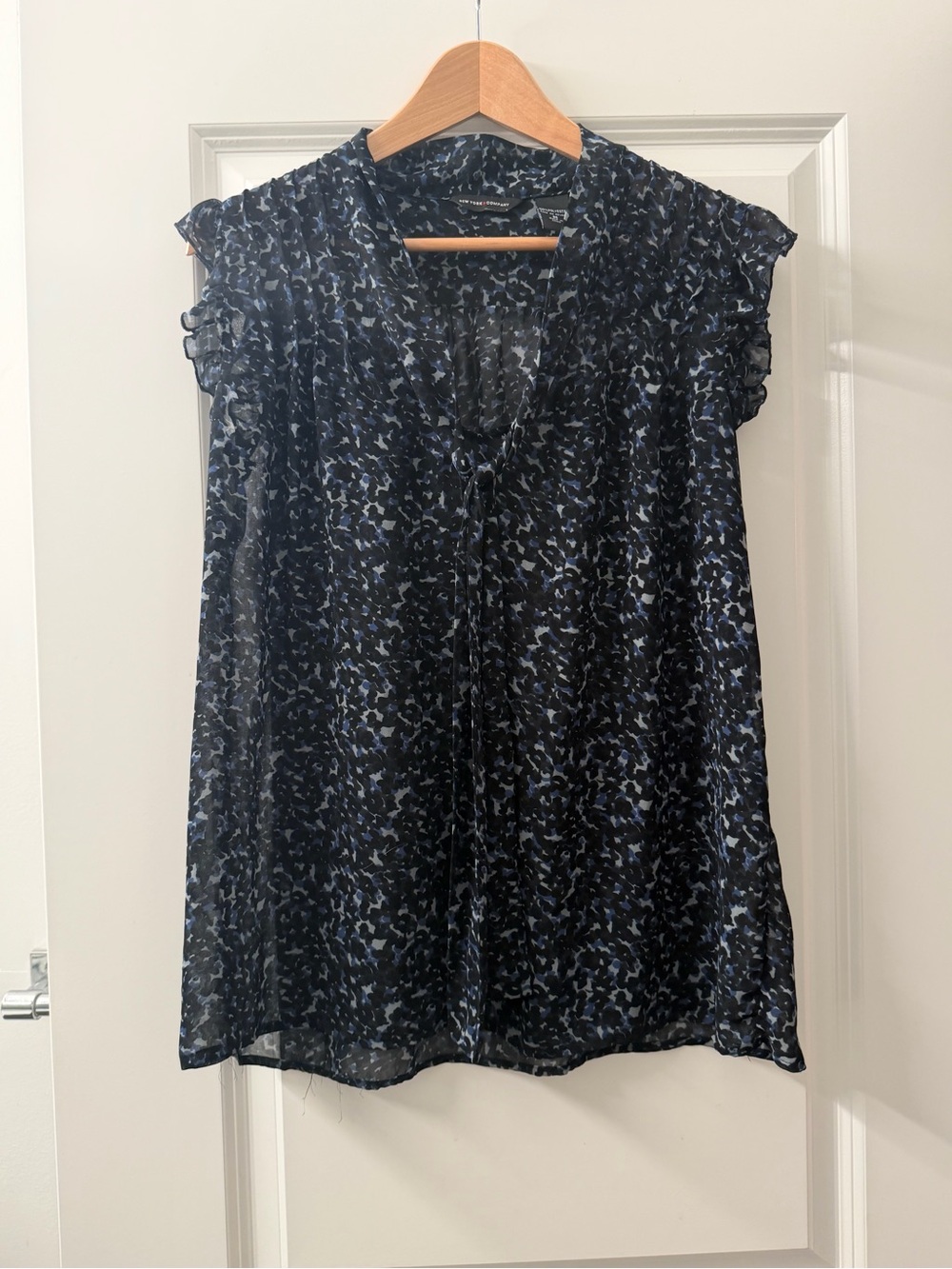 New York & Company Navy Blue Printed Tie-Front Cap-Sleeve Blouse